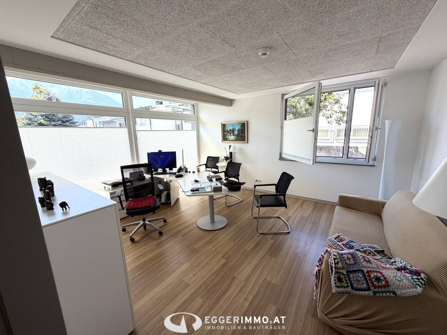 5700 Zell am See: NEARLY NEW MEDICAL PRACTICE / PRACTICE / OFFICE 85m² on the ground floor with 4 PARKING SPACES