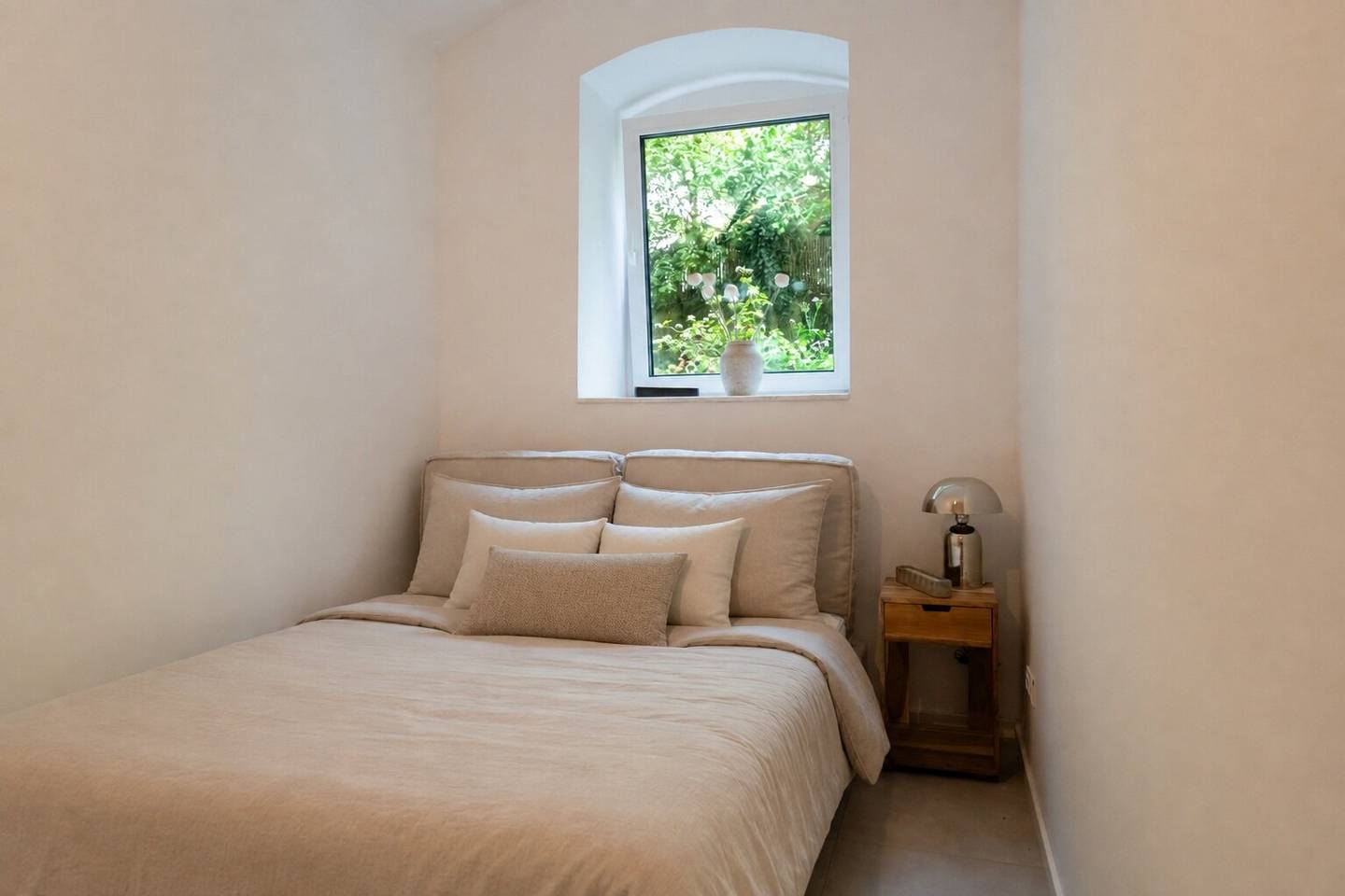 2-Zimmer-Altbau, 2026 vollsaniert – mit Boden- &amp; Wandheizung