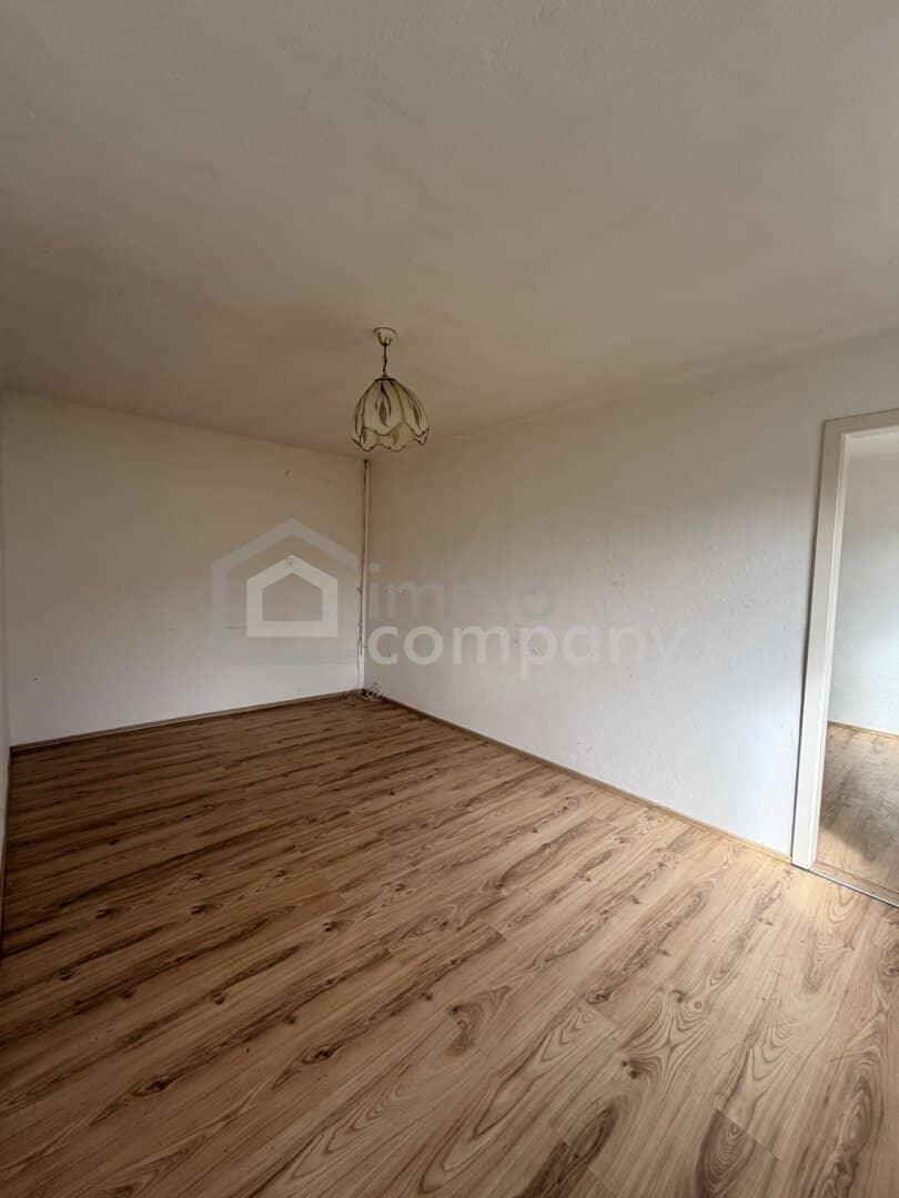 SINGLE or COUPLE HIT - Cozy 2-room apartment with parking