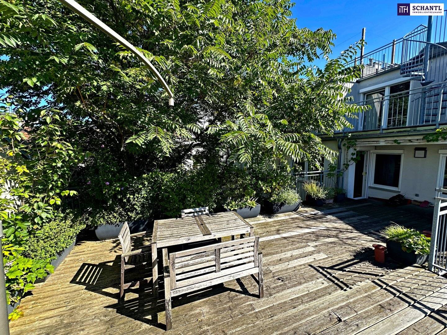 Über den Dächern Wiens – Coole DG-Maisonette mit XXL-Terrassen! U3 Nähe.