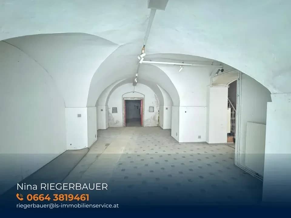 Practical storage room with old building charm and two shop windows onto Michaeligasse