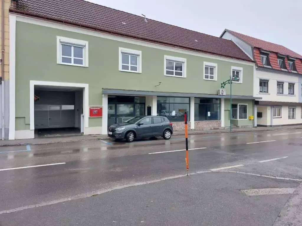Großes Geschäftshaus mit Innenhof, Lager/ Büro und Wohnung in Lockenhaus