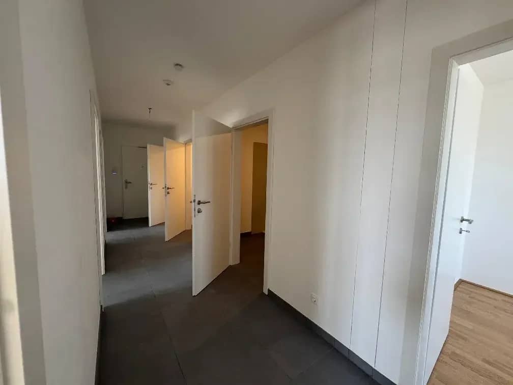 4-room apartment with high-quality fittings and spacious loggia with view over Oberwart!','de':'4-Zimmer Wohnung mit hochwertiger Ausstattung und großzügiger Loggia mit Blick über Oberwart!