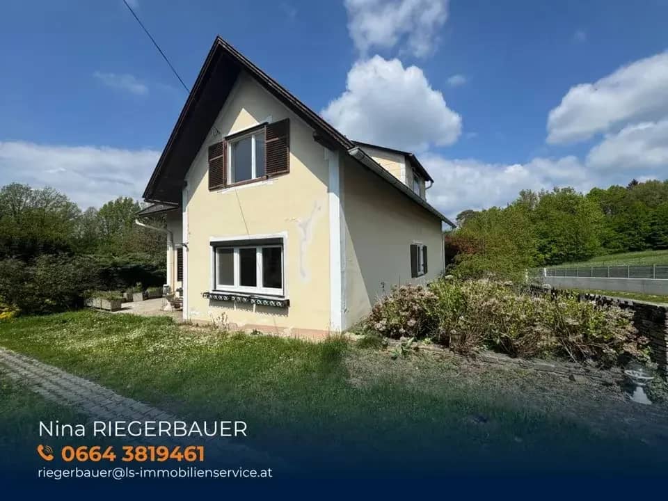 Single family house with lots of space, sunny garden, terrace and outbuilding