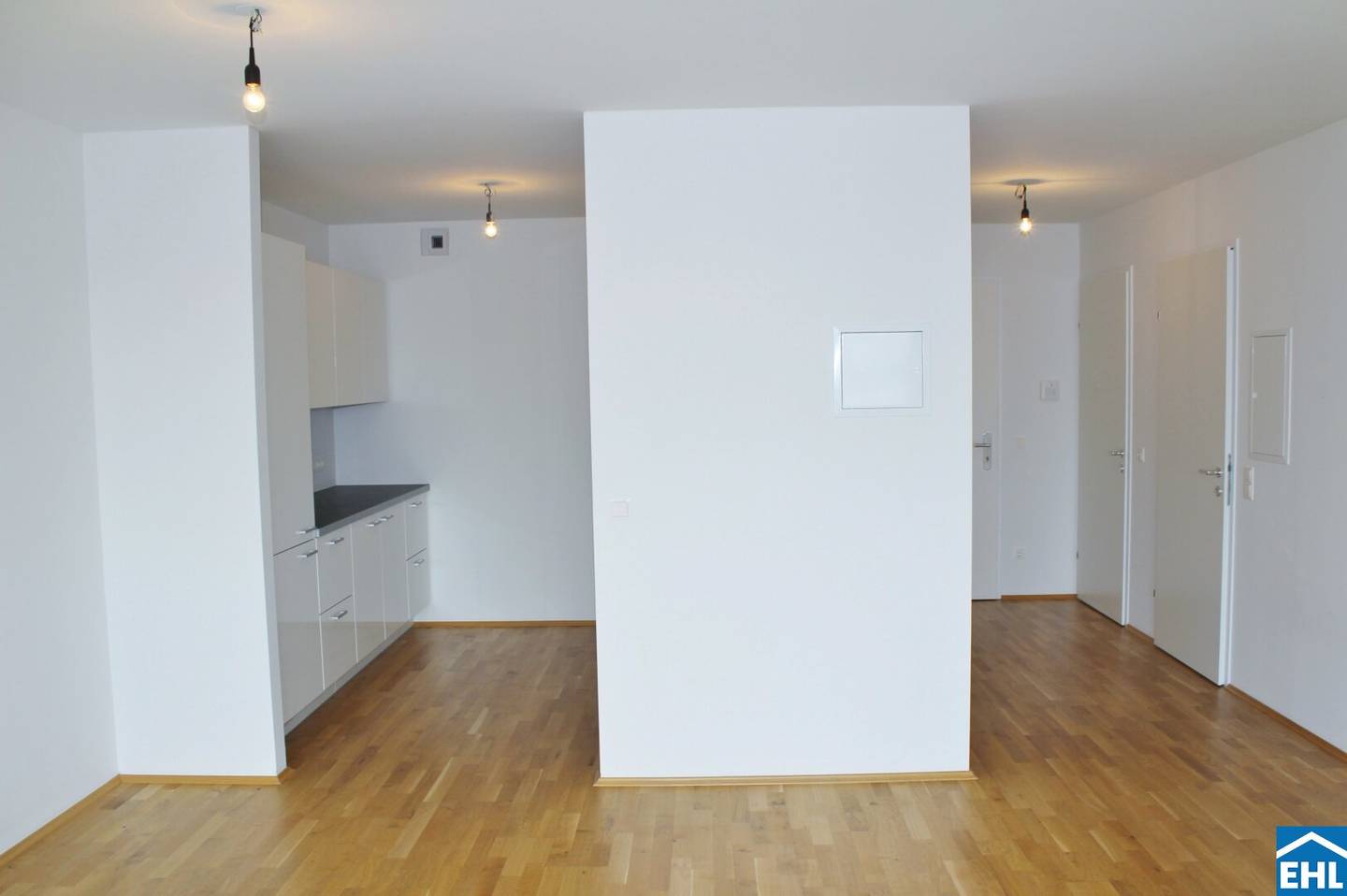 Top 2-room apartment with loggia near Gasometer