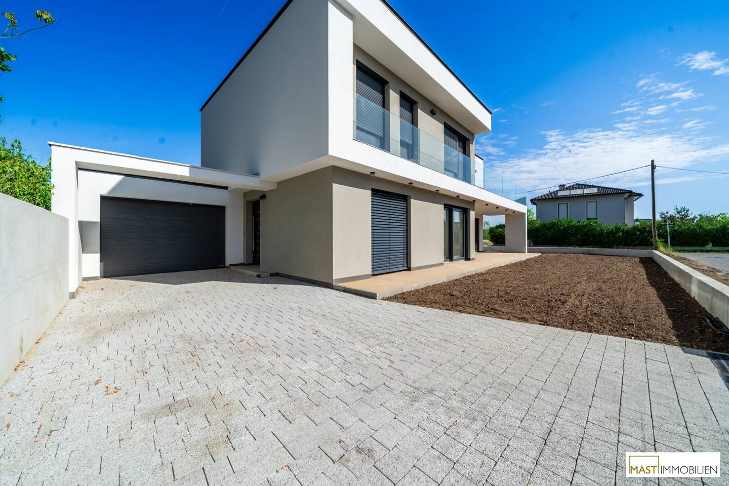 Modernes 5-Zimmer-Einfamilienhaus mit 154,81 m² Wohnfläche, Garten &amp; Garage in Bahnhofsnähe
