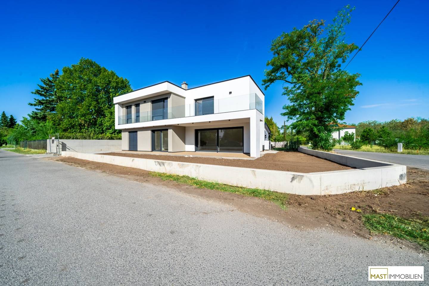 Modernes 5-Zimmer-Einfamilienhaus mit 154,81 m² Wohnfläche, Garten &amp; Garage in Bahnhofsnähe