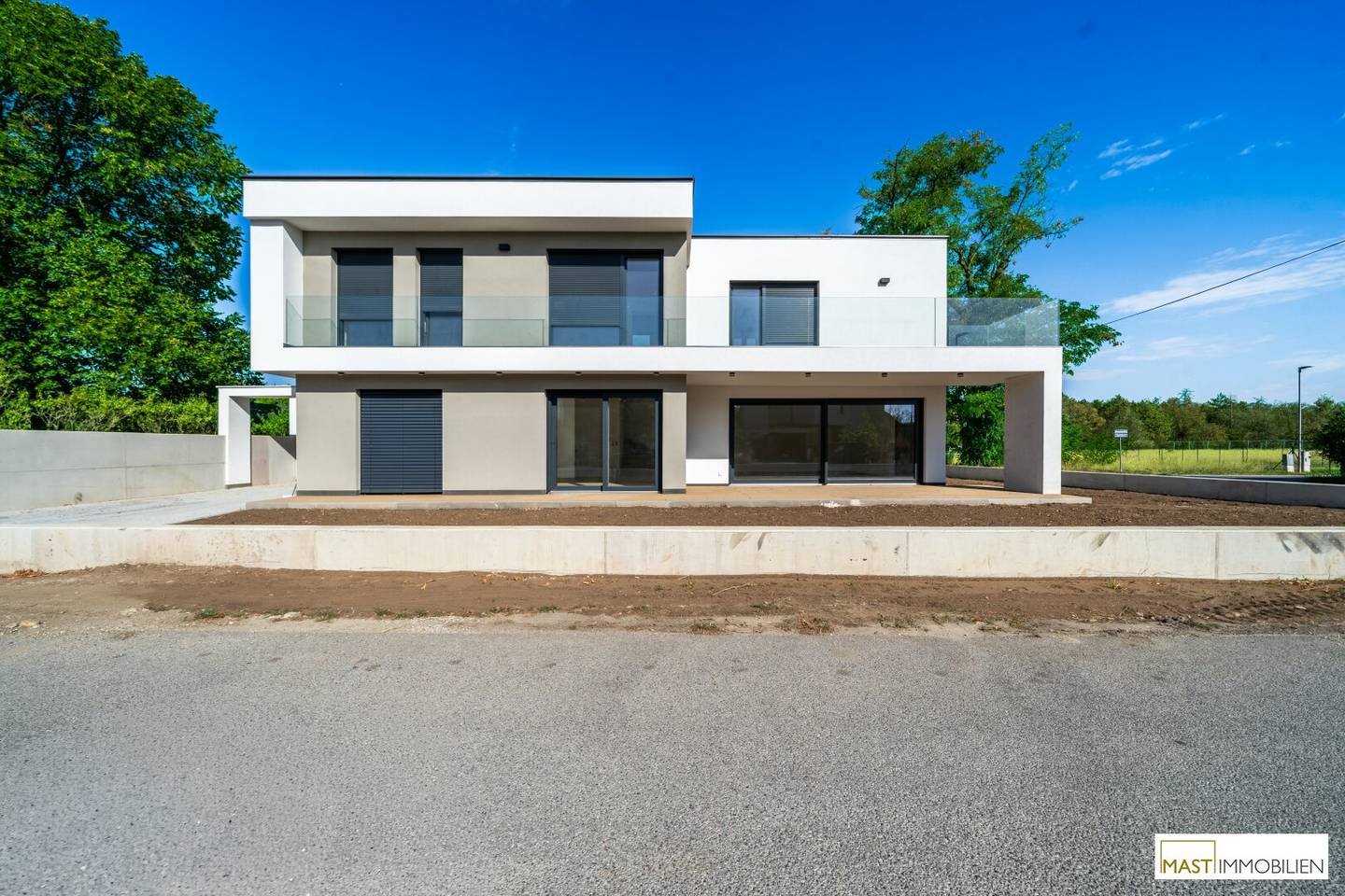 Modernes 5-Zimmer-Einfamilienhaus mit 154,81 m² Wohnfläche, Garten &amp; Garage in Bahnhofsnähe