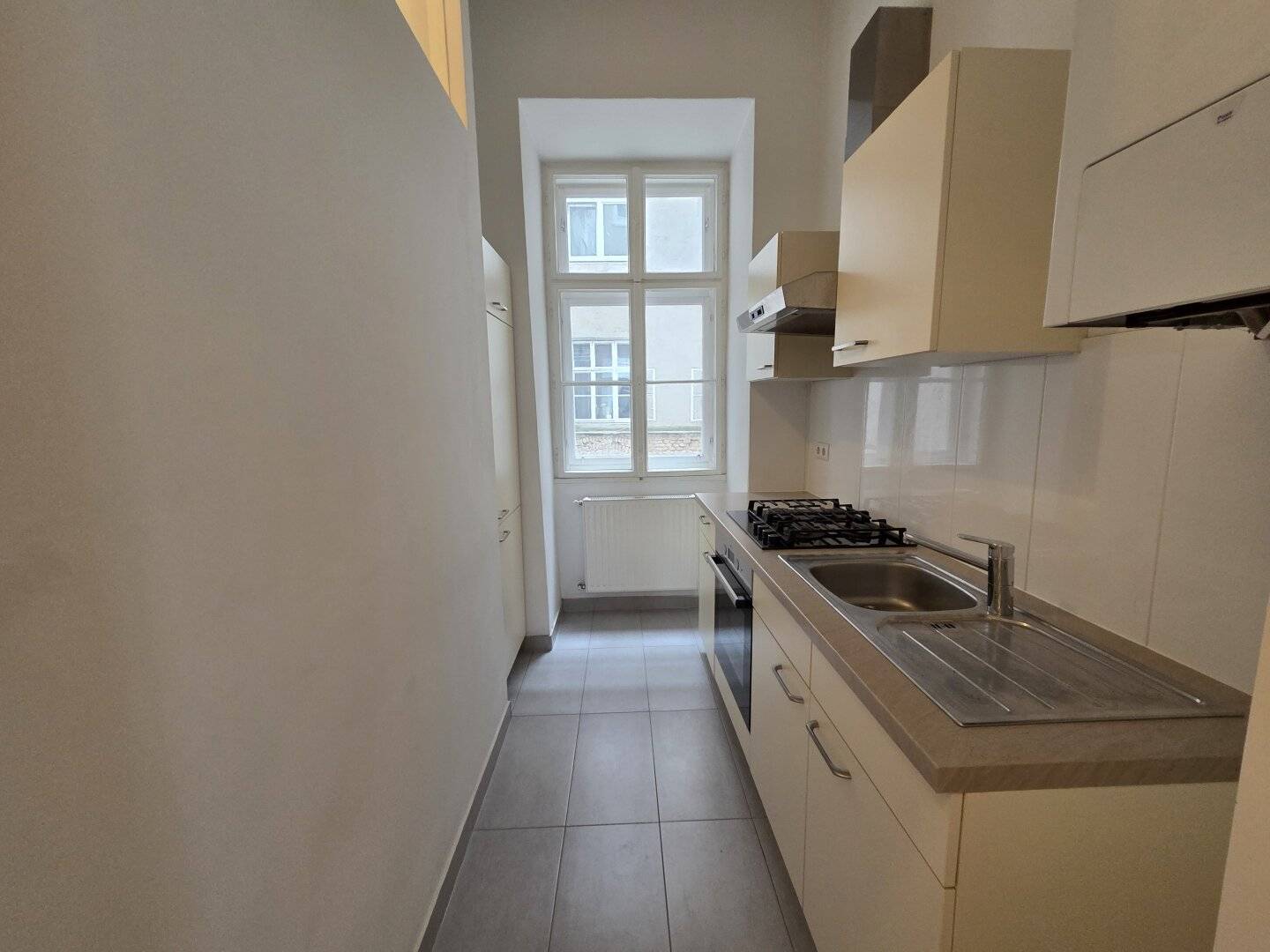 Suitable for 3-person flatshare Quiet pretty 3 room apartment near U3