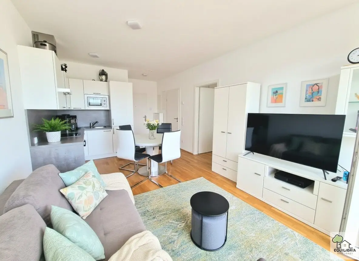 ++MÖBLIERTE KLEINE WOHNUNG IN WR. NEUSTADT MIT 12m² BALKON UND GARAGENPLATZ ++