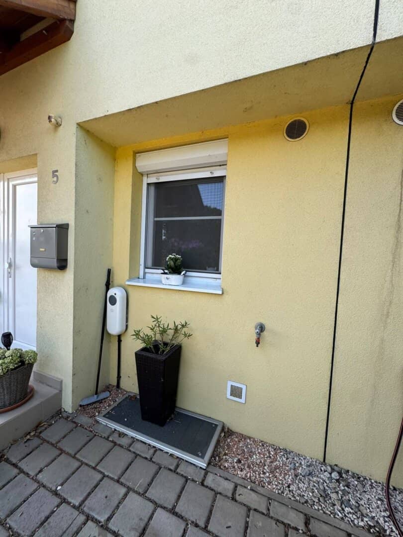Wohnen am Teich Leopoldsdorf – Stylish terraced house with high-quality fittings, conservatory &amp; pool