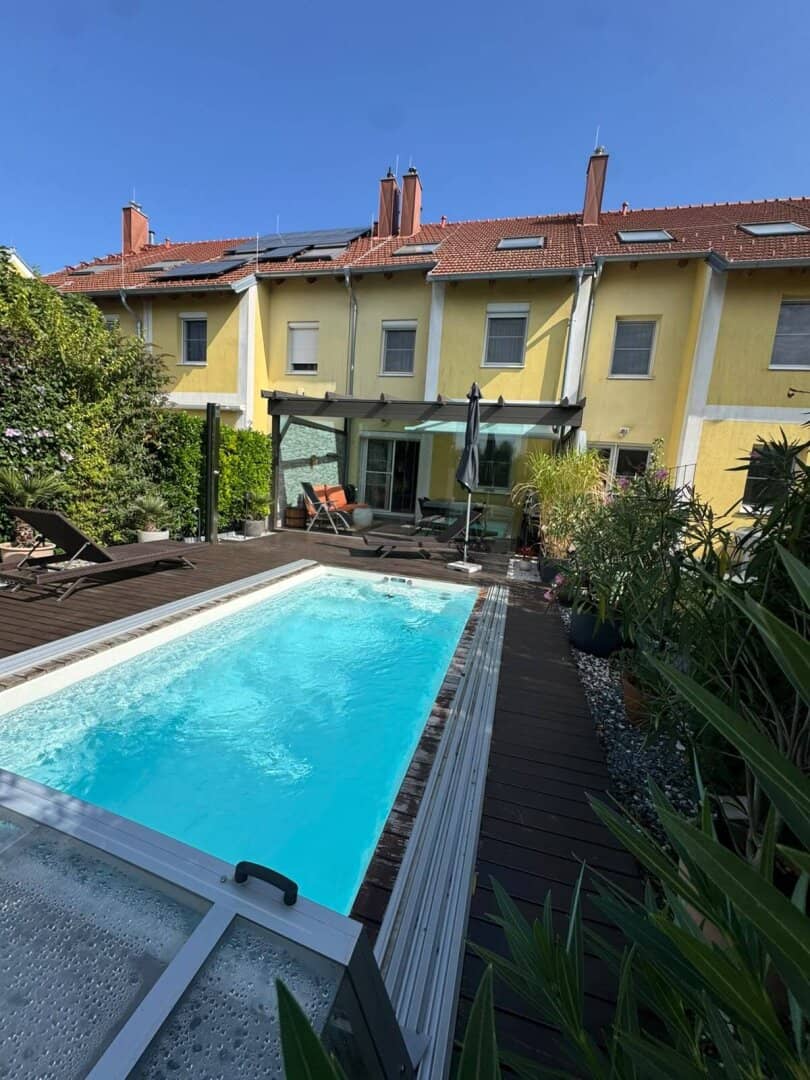 Wohnen am Teich Leopoldsdorf – Stylish terraced house with high-quality fittings, conservatory &amp; pool