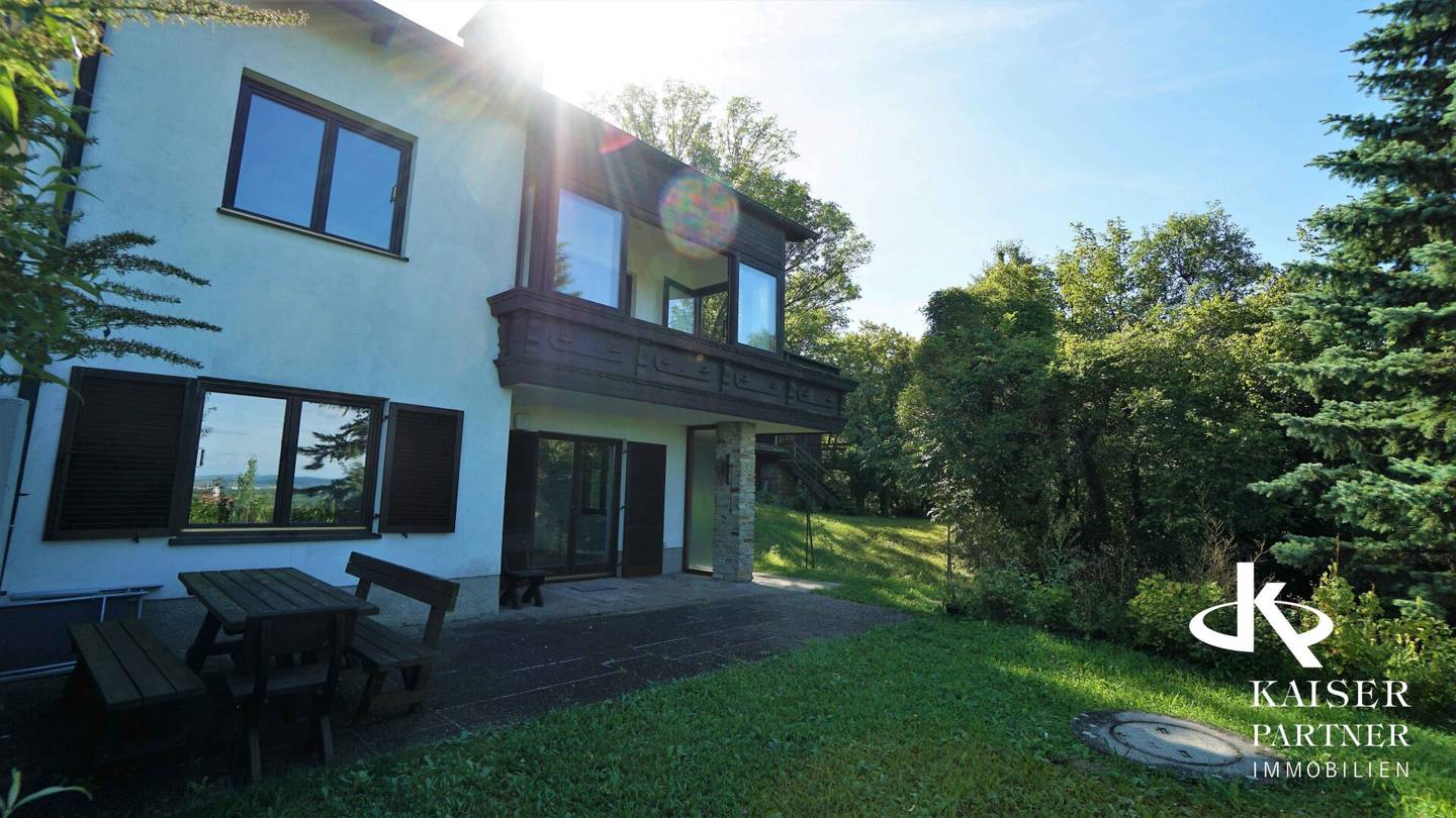 Great view of the abbey, spacious detached house with beautiful garden in top location