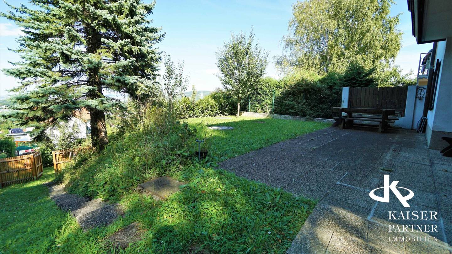 Great view of the abbey, spacious detached house with beautiful garden in top location