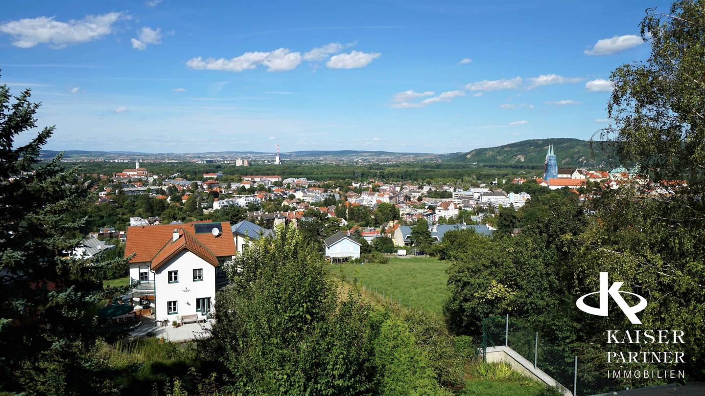 Great view of the abbey, spacious detached house with beautiful garden in top location