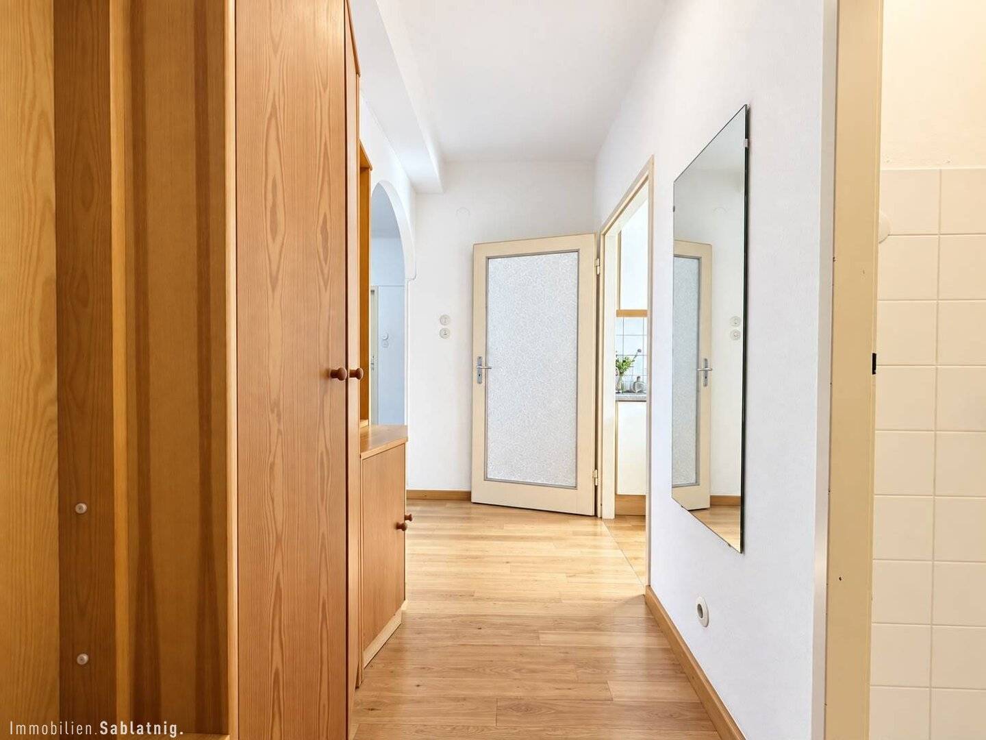 SUNNY! URBAN! COZY! Your new home with east balcony in Favoriten