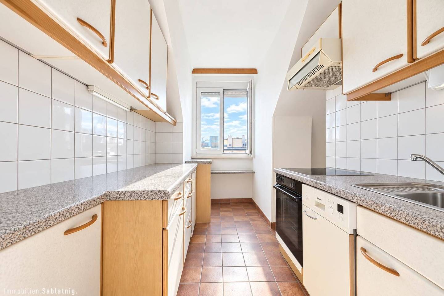 SUNNY! URBAN! COZY! Your new home with east balcony in Favoriten