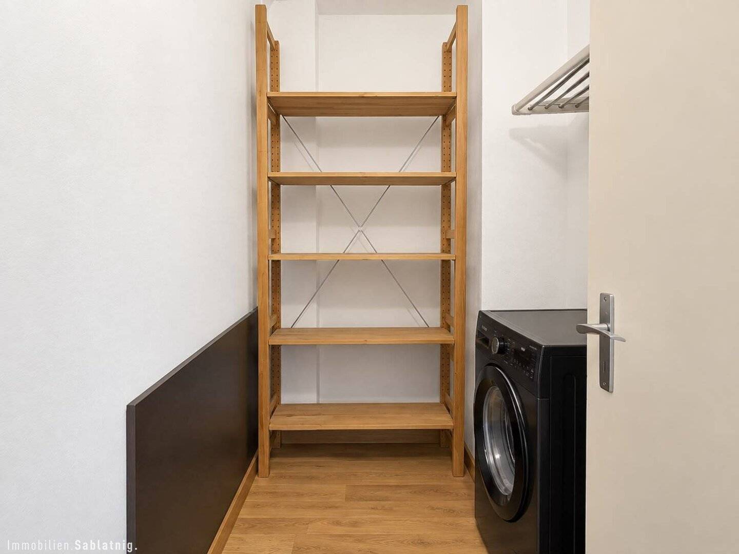 SUNNY! URBAN! COZY! Your new home with east balcony in Favoriten