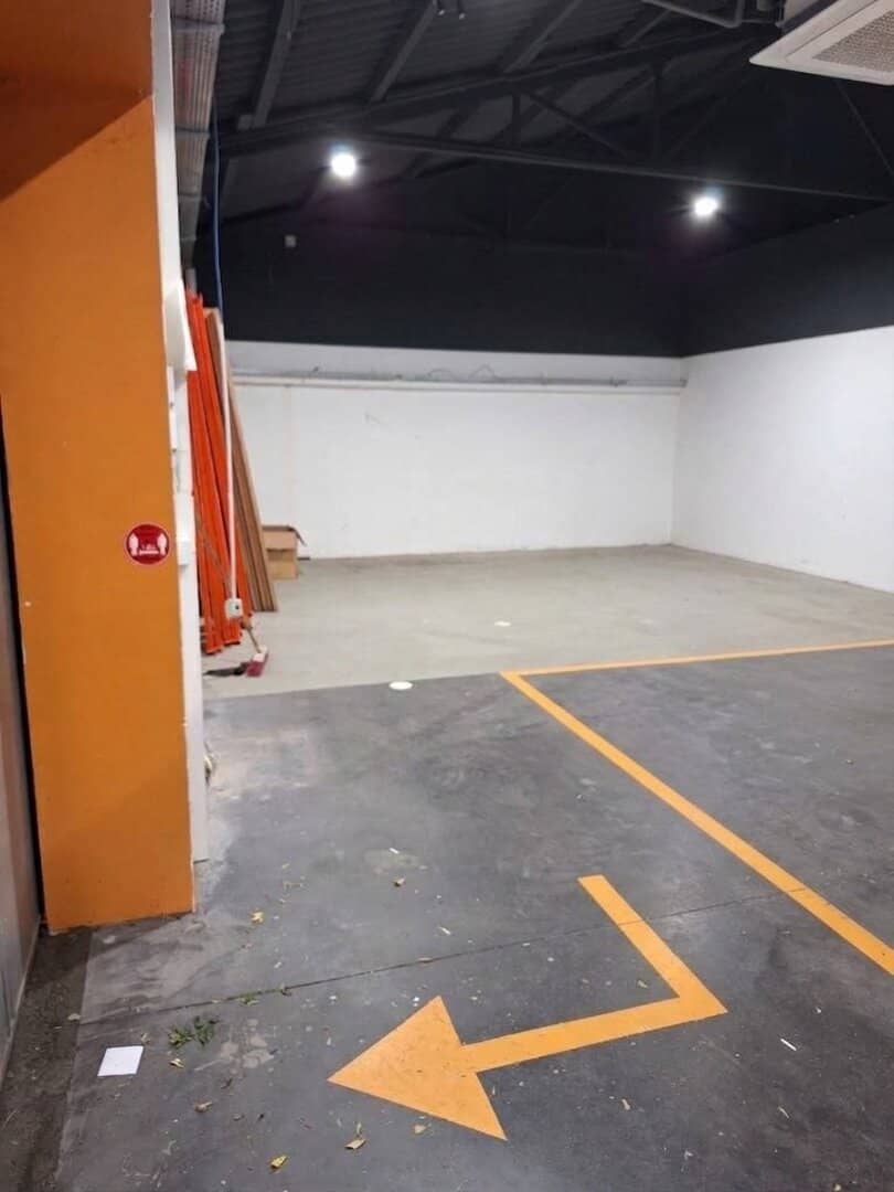 Well-maintained cold storage 300 m² in 1100 Wien, ground floor, Rent €4,500 – ideal for commercial use