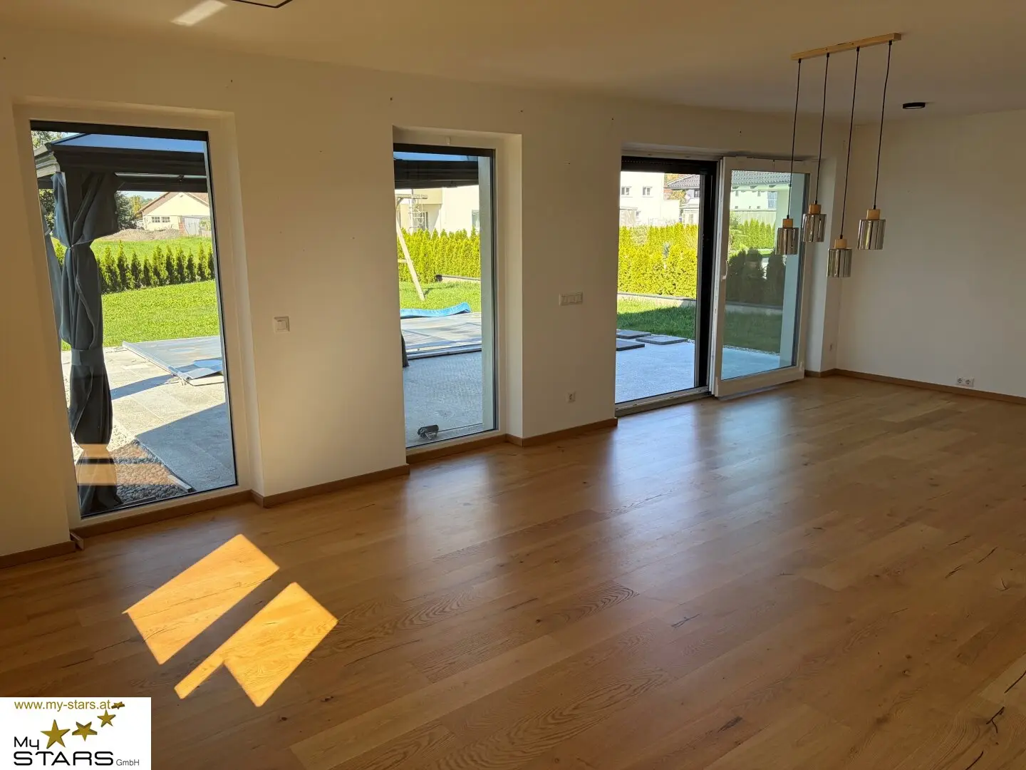 large detached house with 5 rooms, 130 m², garden, pool, garage and more