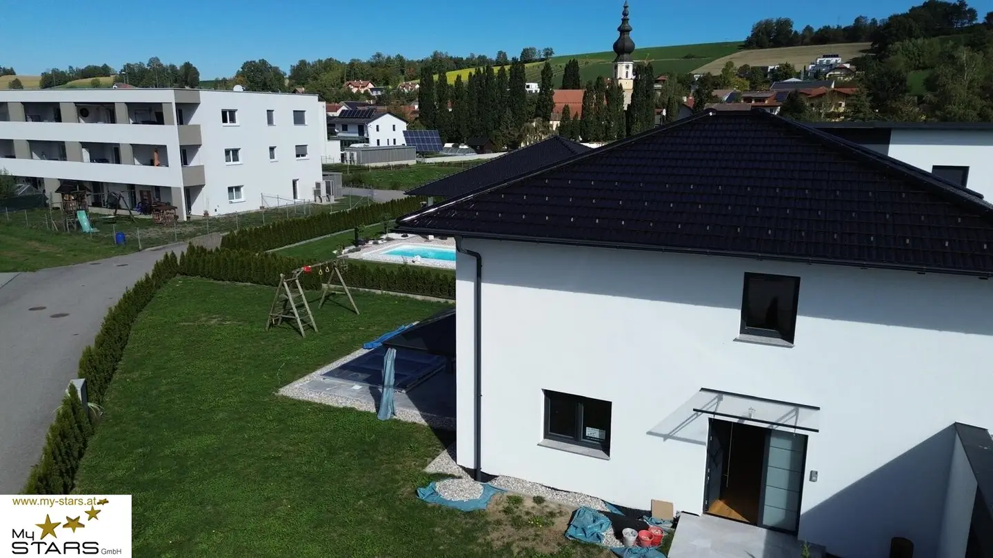 large detached house with 5 rooms, 130 m², garden, pool, garage and more