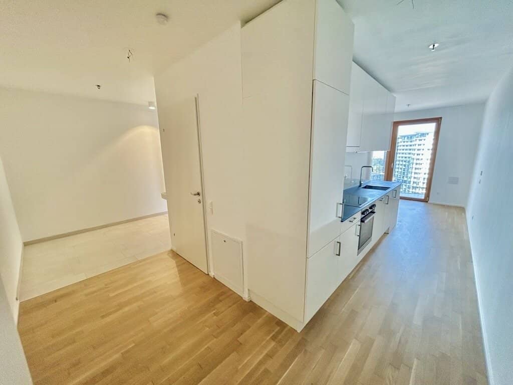 THE METROPOLITAN - modern studio apartment on the 19th floor - co-working space / fitness center / rooftop terrace included