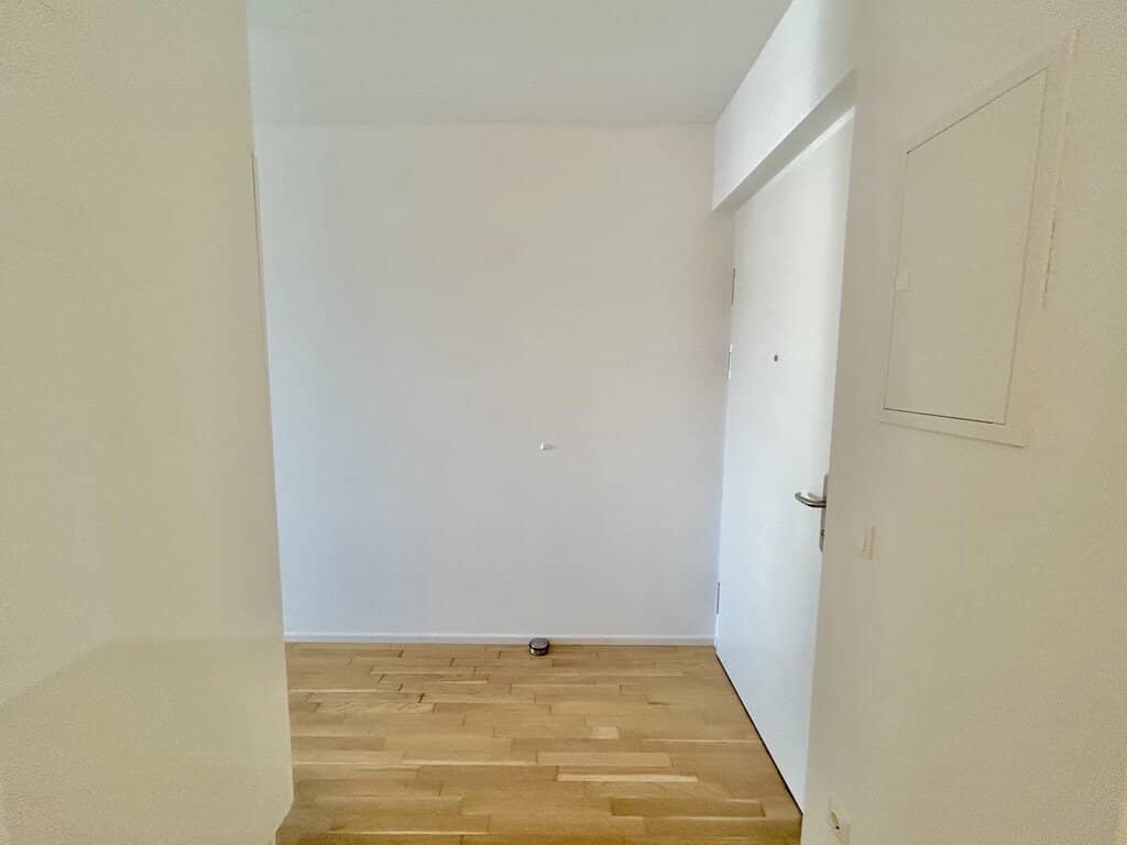THE METROPOLITAN - modern studio apartment on the 19th floor - co-working space / fitness center / rooftop terrace included