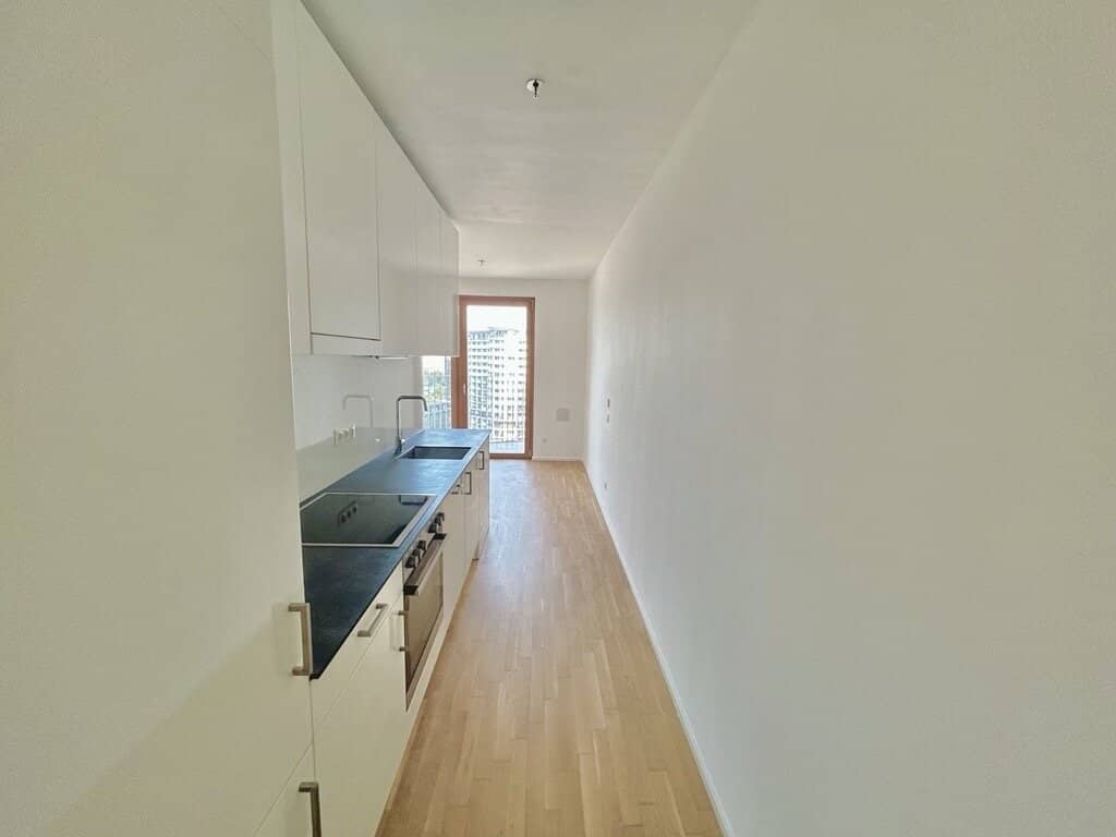 THE METROPOLITAN - modern studio apartment on the 19th floor - co-working space / fitness center / rooftop terrace included