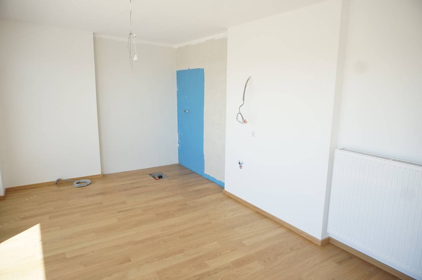 Commission-free - Stylish penthouse with large roof terrace in prime location