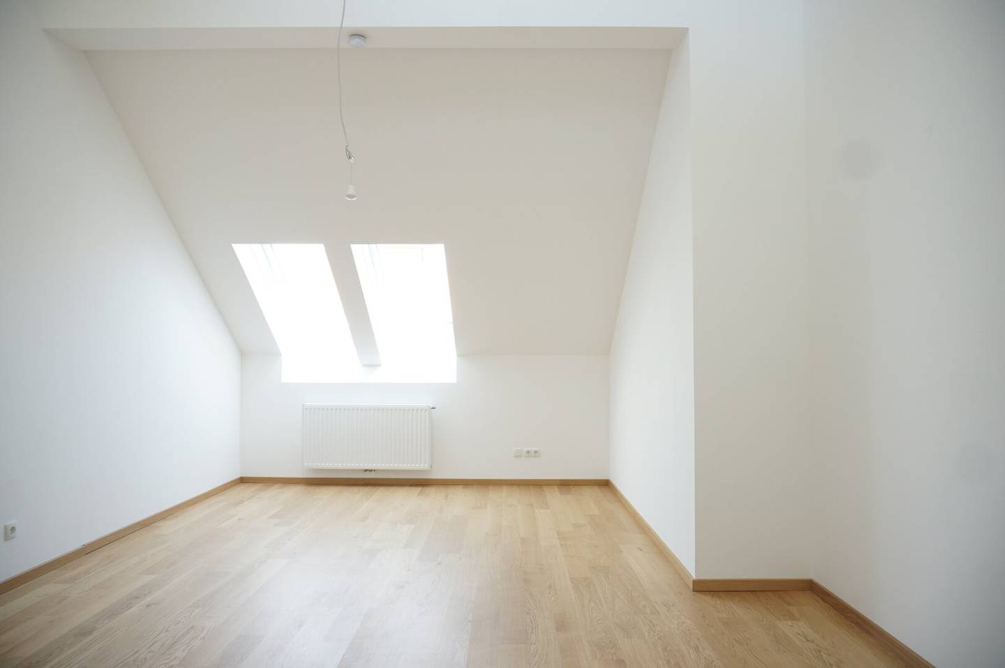 Commission-free - Stylish penthouse with large roof terrace in prime location