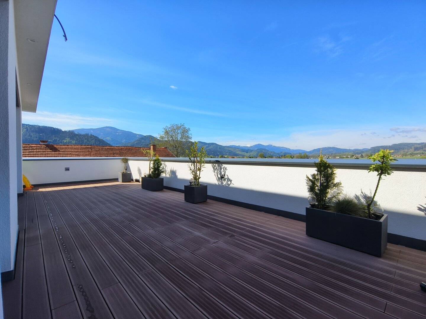 Exclusive penthouse with 56 m² south-west terrace, air conditioning and underground garage