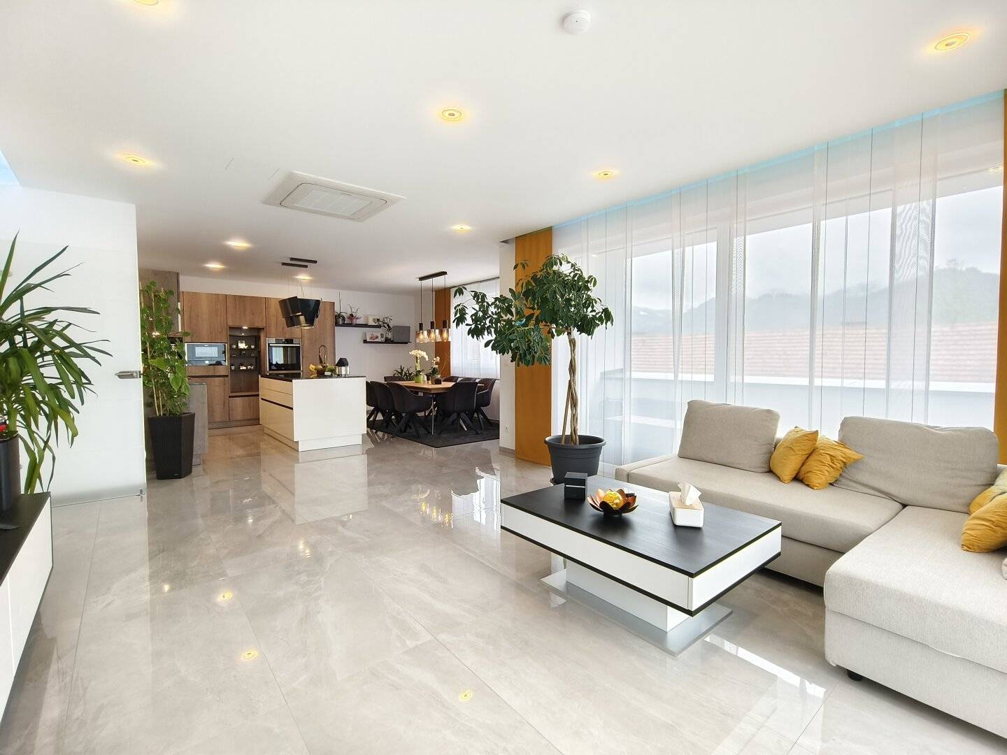 Exclusive penthouse with 56 m² south-west terrace, air conditioning and underground garage