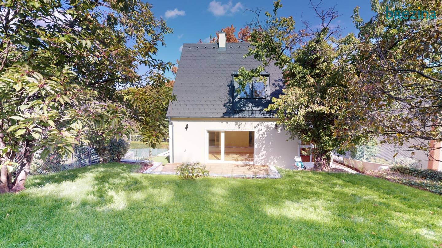 Rarity in absolute green location of Neuwaldegg - Dream house with paradisiacal garden