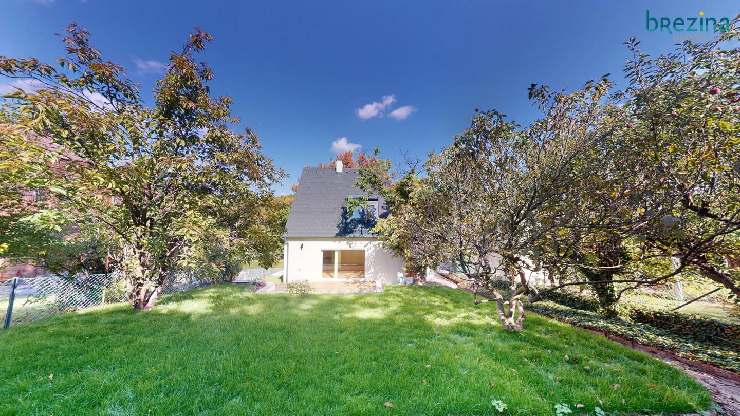 Rarity in absolute green location of Neuwaldegg - Dream house with paradisiacal garden
