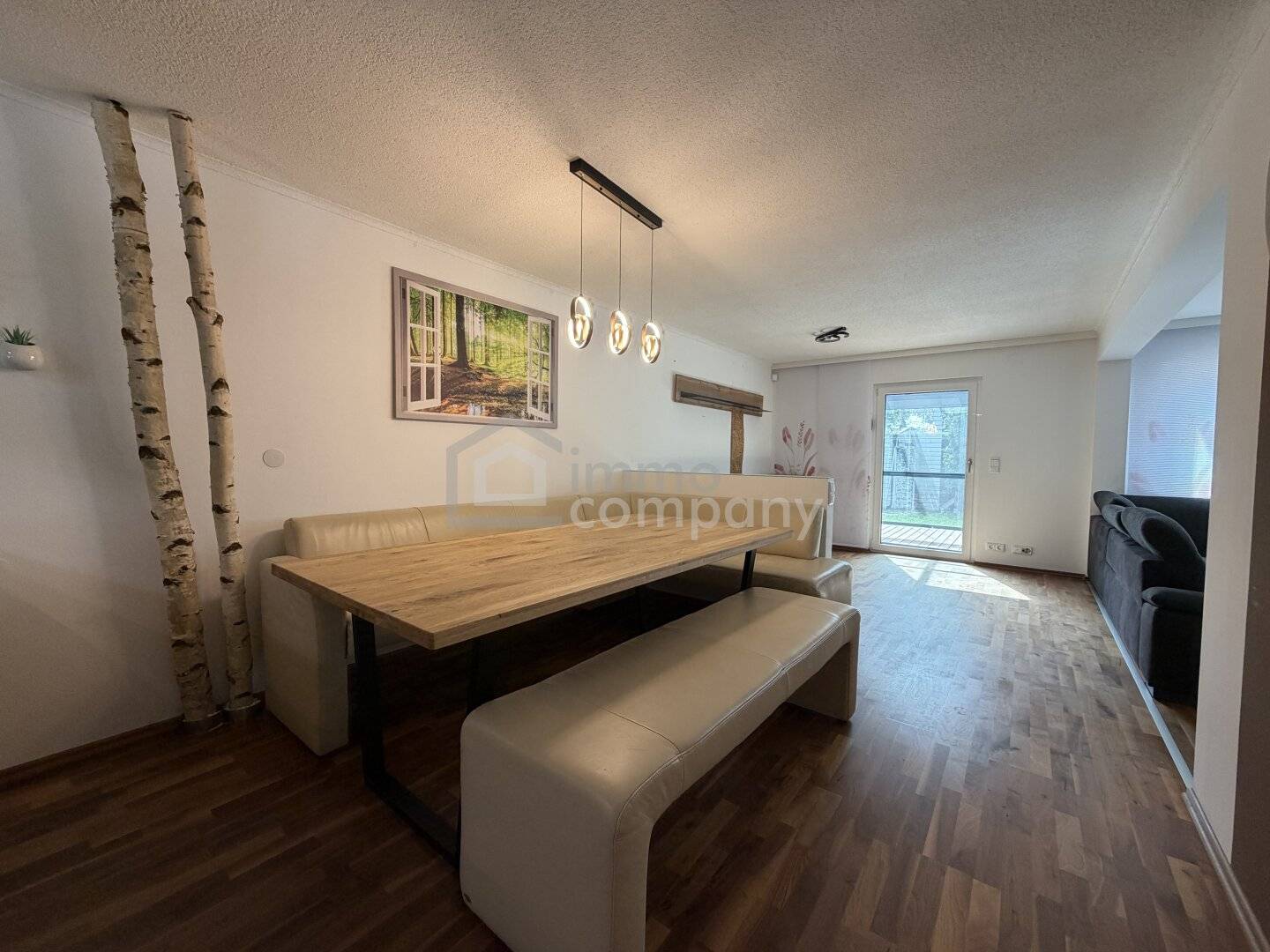 End-terrace corner house with 4 bedrooms and winter garden