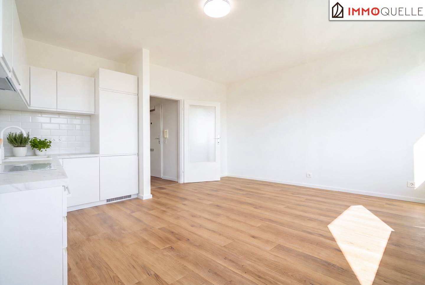 Quiet living with view of greenery - Compact 2-room apartment with morning sun, courtyard view and first occupancy after renovation