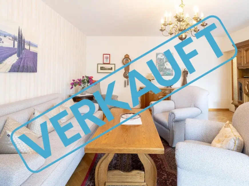Centrally located 4-room apartment with balcony near UKH for sale