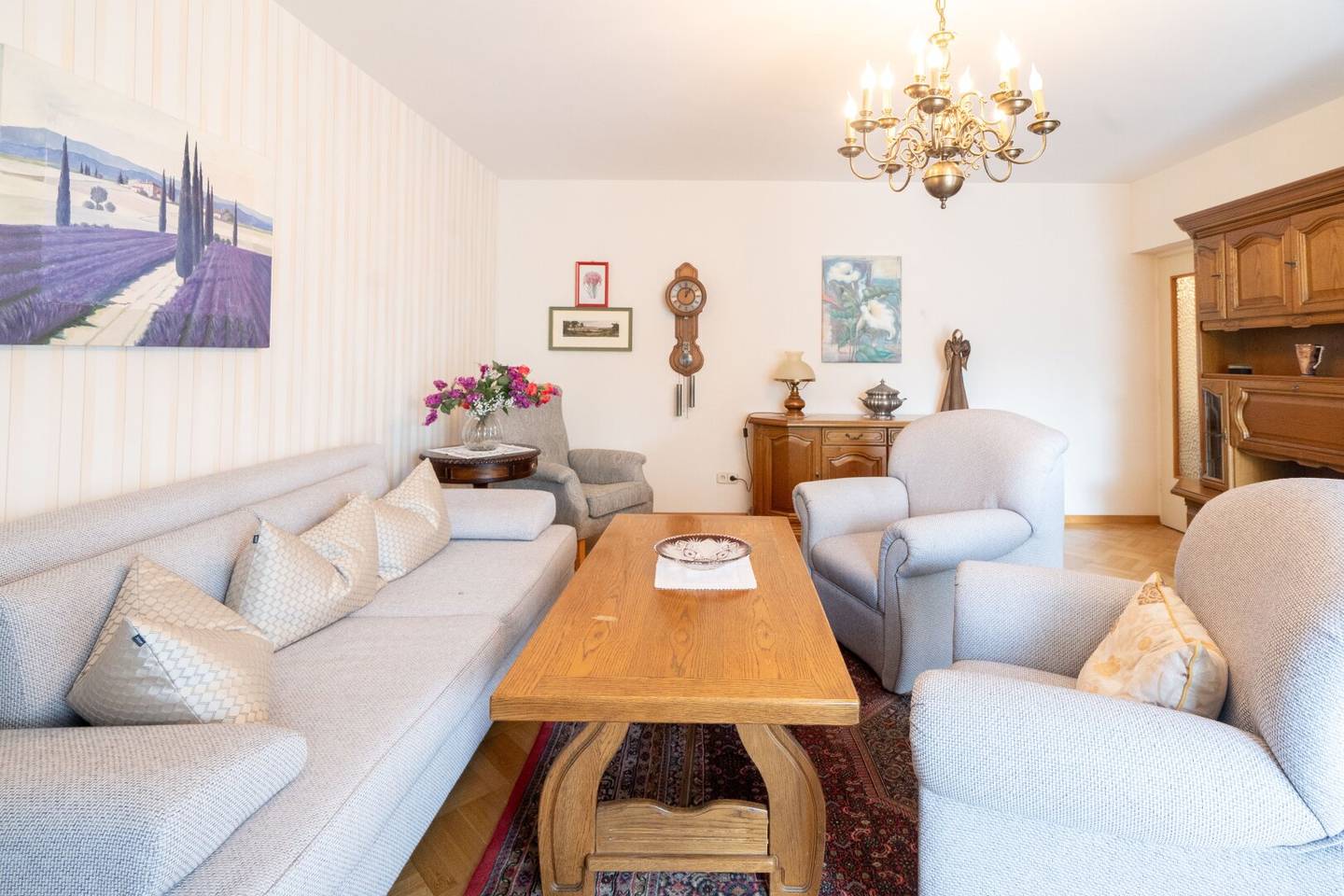 Zentral gelegene 4-Zimmer-Wohnung mit Balkon Nähe UKH zu kaufen
