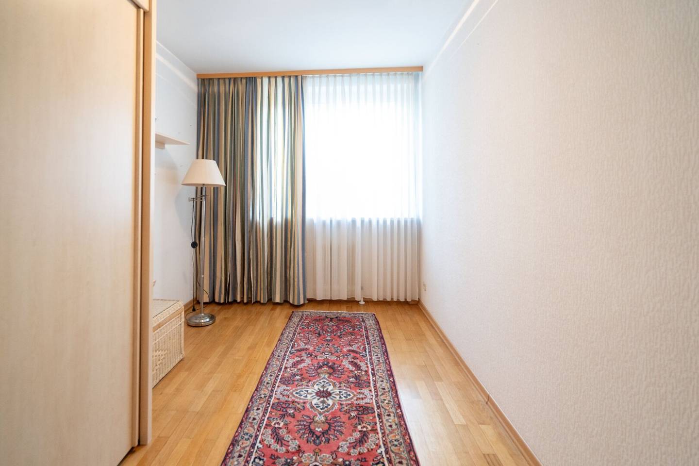 Zentral gelegene 4-Zimmer-Wohnung mit Balkon Nähe UKH zu kaufen