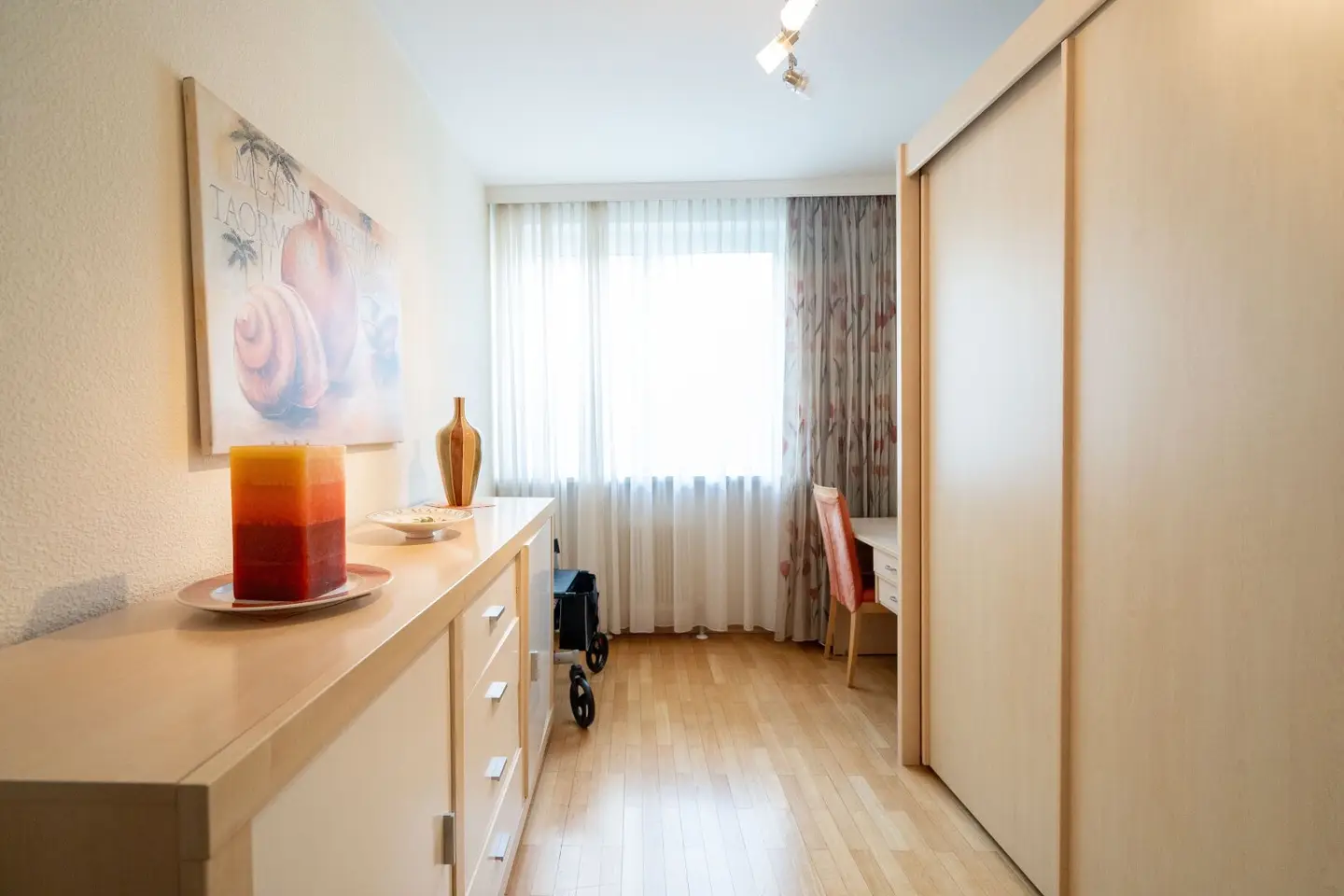 Centrally located 4-room apartment with balcony near UKH for sale