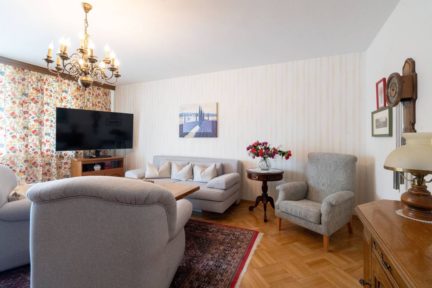 Zentral gelegene 4-Zimmer-Wohnung mit Balkon Nähe UKH zu kaufen