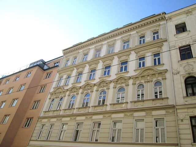 Große Wohnung im Stil-Altbau, weitgehend ruhige Lage im 1. Obergeschoss Nähe Donaukanal!