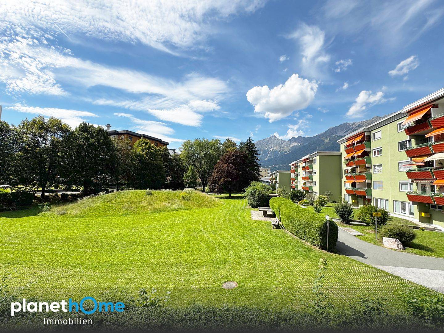 Anlegerwohnung im Olympischen Dorf mit zwei Loggien