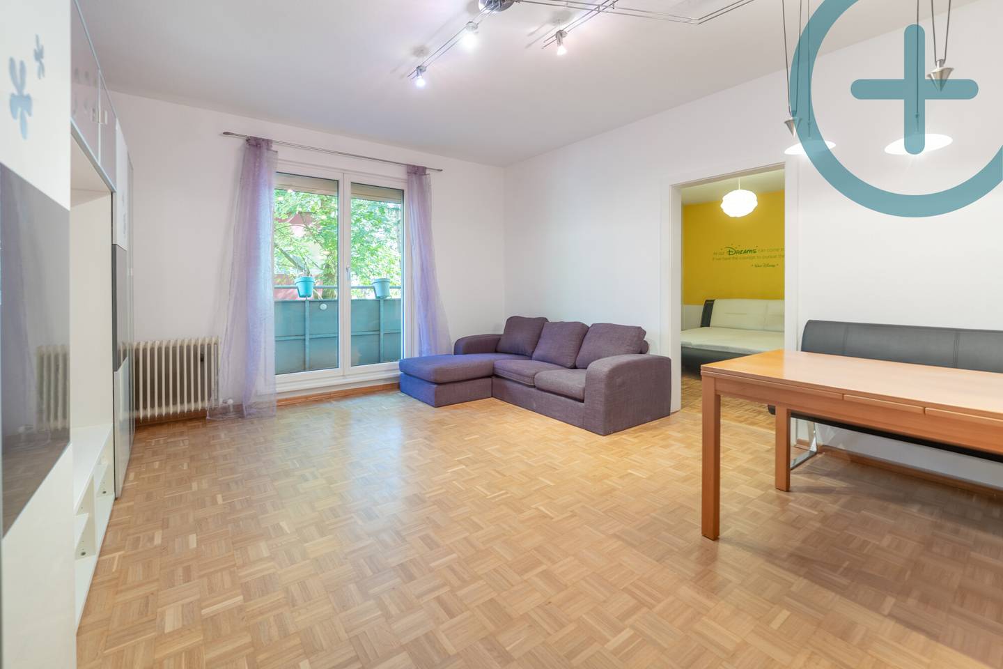 Bright Erdgeschosswohnung with balcony and green view