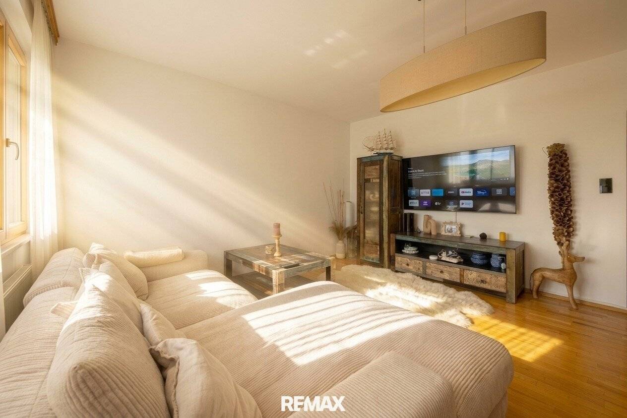 Sonnige 3-Zimmer-Wohnung mit Küche &amp; Loggia in zentraler Lage!