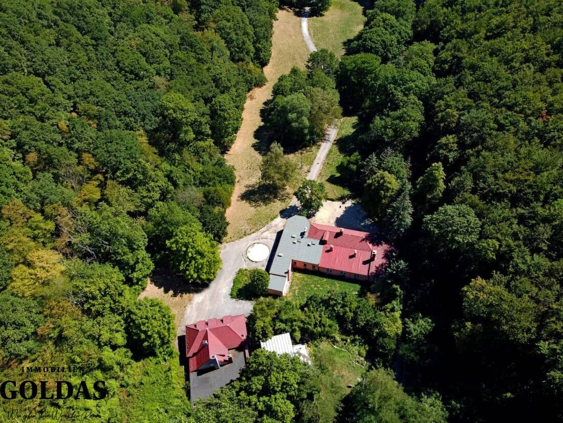 Private refuge in Baden &amp; Alland – 23,000 m² plot with historic buildings