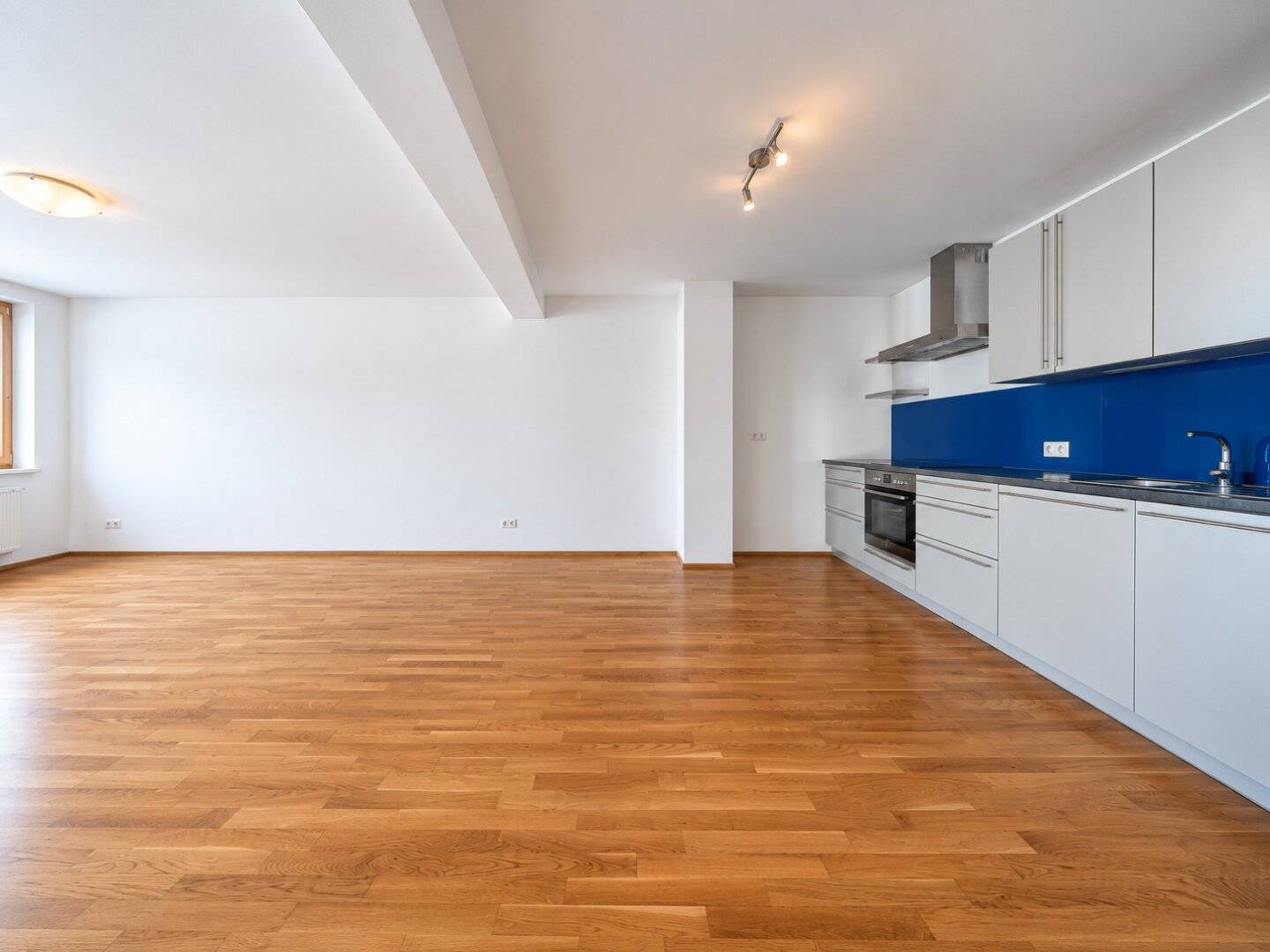 VIEL RAUM IN BESTLAGE 1070 | 4-Zimmer-Variante im 1. OG mit Garten, 2 Loggien &amp; Garage