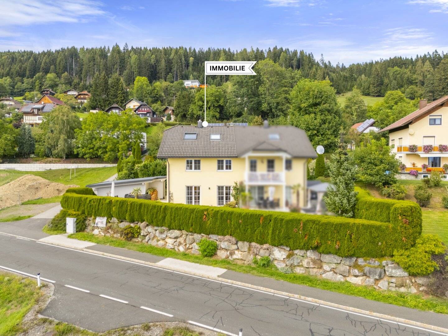 Sun, View and Lots of Space – Semi-detached House in Sought-after Location near Velden