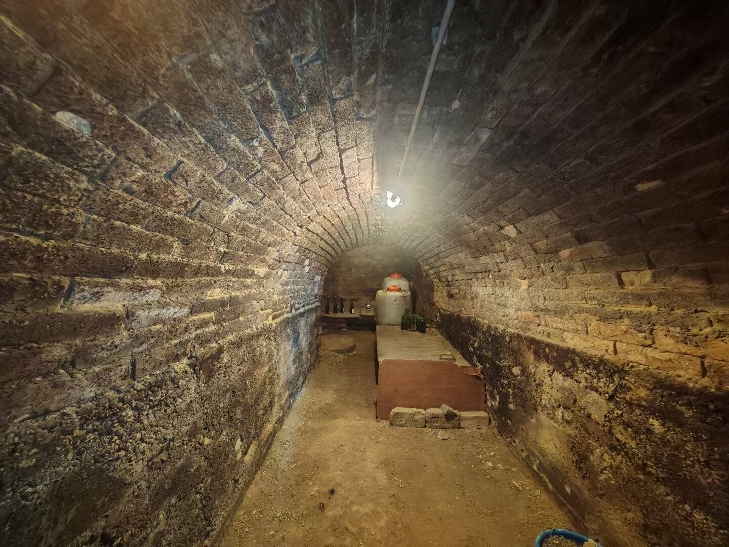 🍇 Small wine cellar with vineyard in prime location near Krems