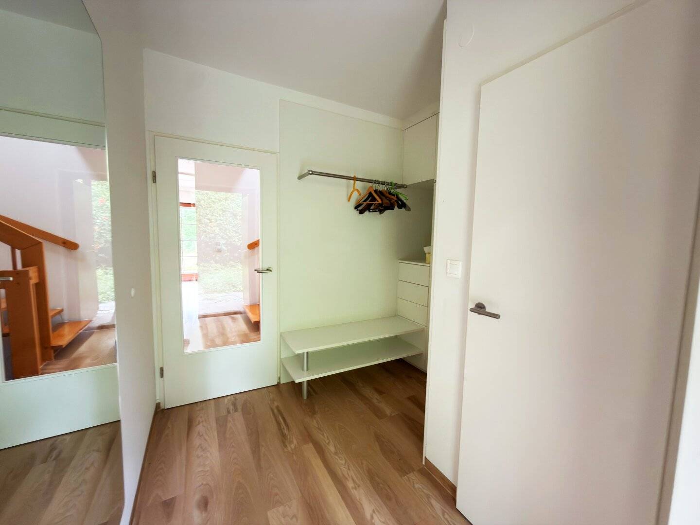 Well kept end terrace house I garden I 2 parking spaces I rent 2.375 €